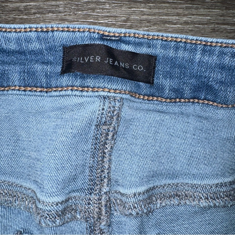 Silver Jeans Isbister Ankle Straight Distressed Light Blue Size 16W/L29 Womens - Picture 5 of 10